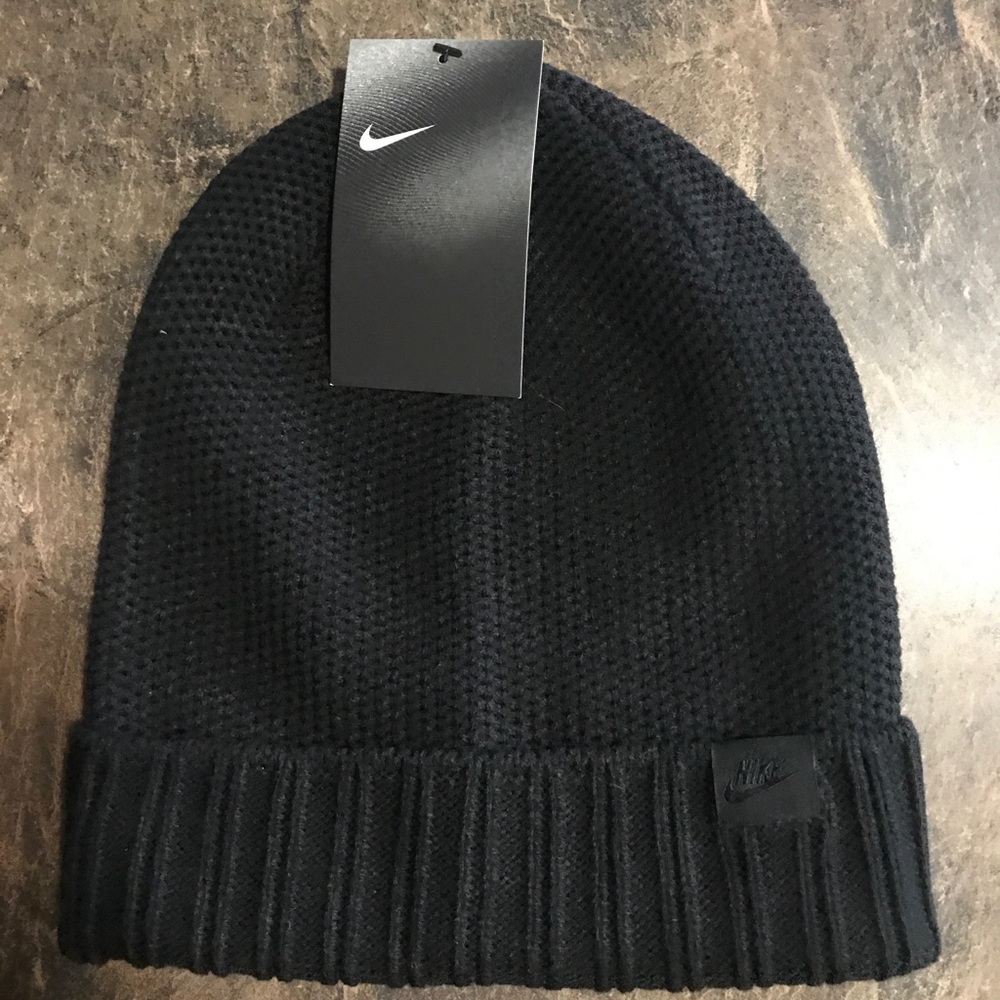 UNISEX ALL BLACK NIKE BEANIE <<one size>>